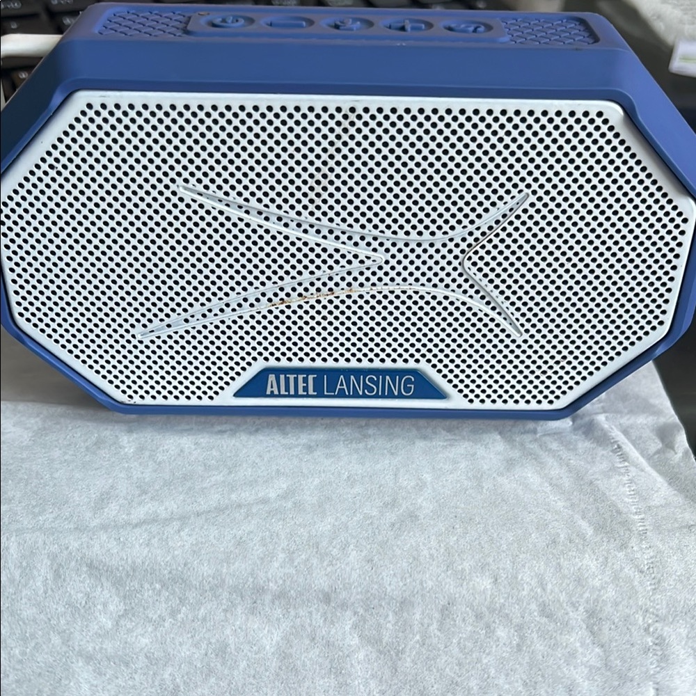 Blue and White Portable Speaker with Modern Design